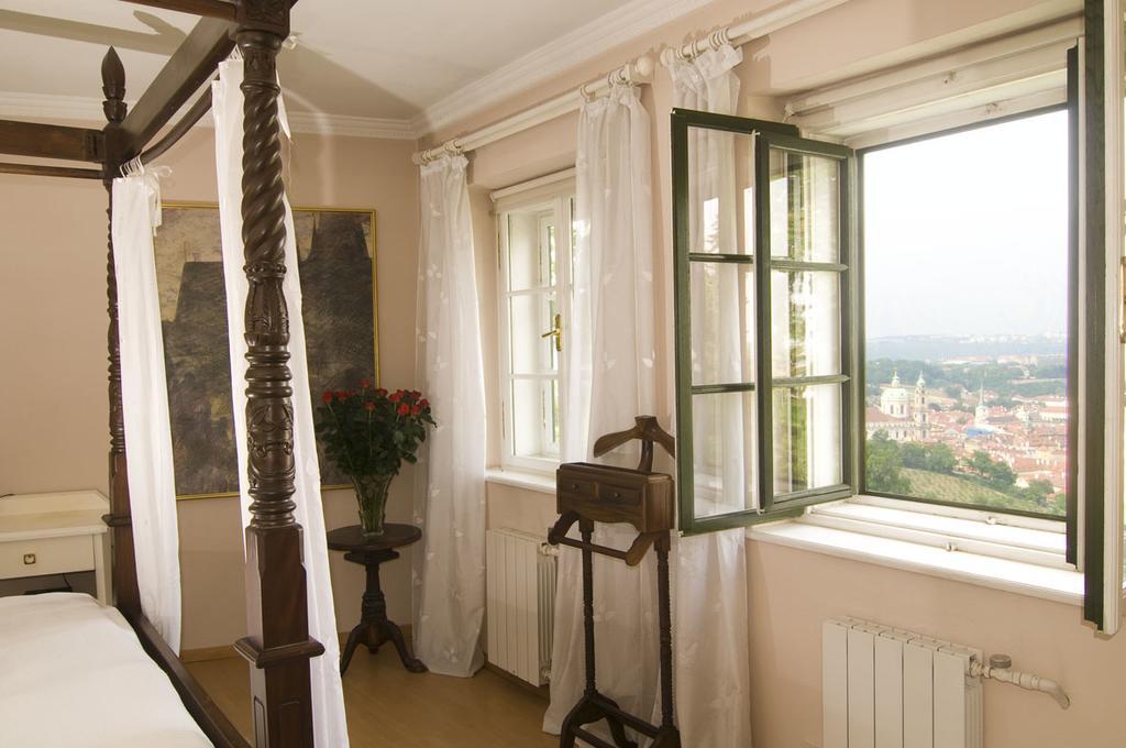 Nebozizek Hotel A Restaurant Прага Екстер'єр фото