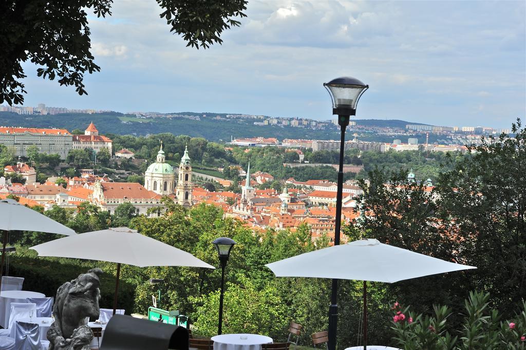 Nebozizek Hotel A Restaurant Прага Екстер'єр фото